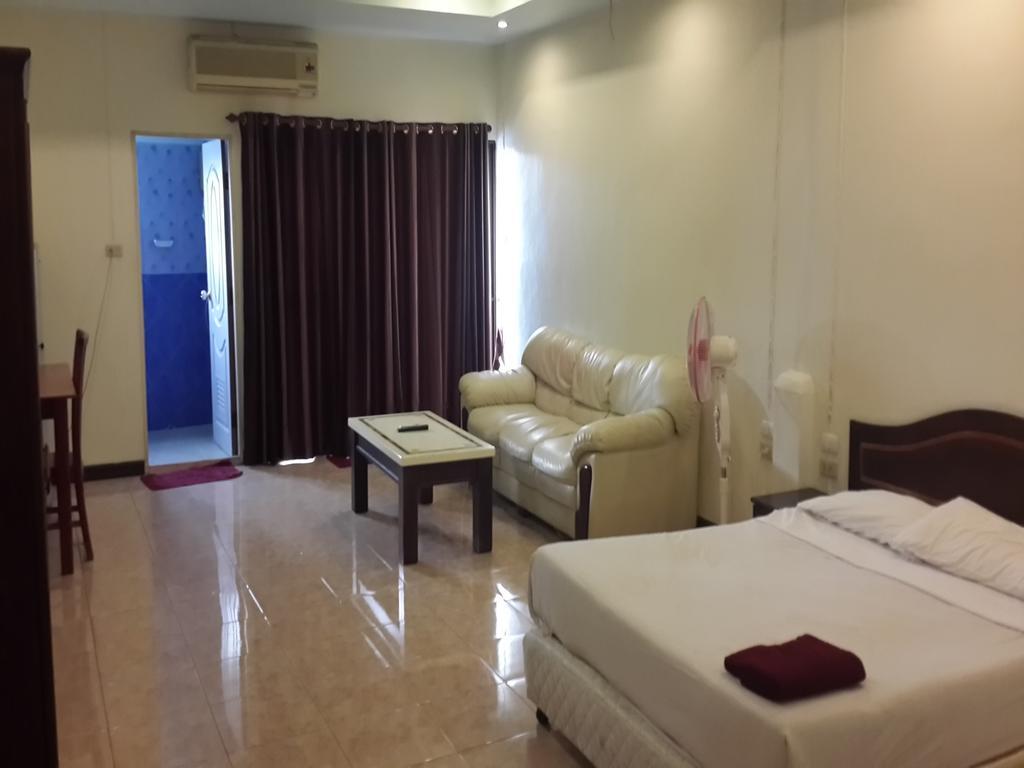 Parinya'S Apartment Pattaya Rum bild